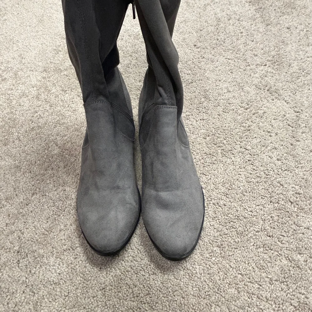 Aldo gray faux suede knee high over the knee flat boots Sz 7.5 low heel